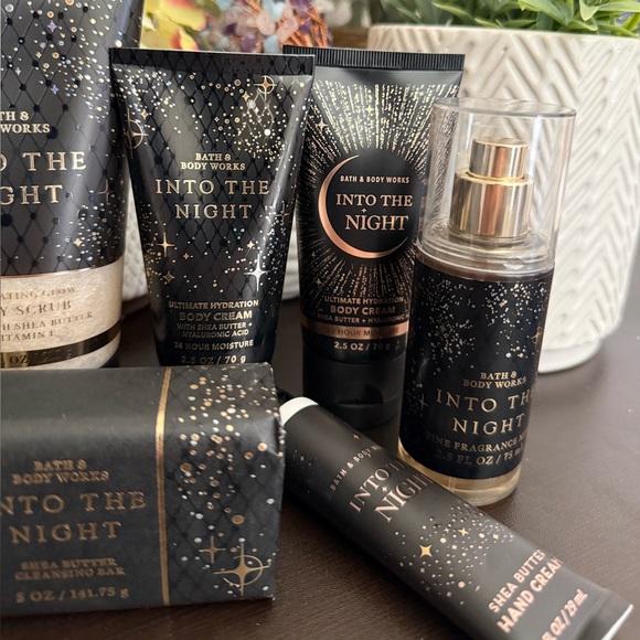 🆕💫 BATH & BODY WORKS “INTO THE NIGHT” BODY CARE COLLECTION. BRAND NEW. - Picture 3 of 4